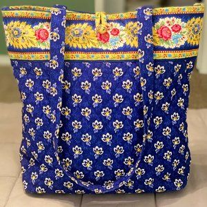 VERA BRADLEY TOTE IN MAISON BLUE PATTERN - EXCELLENT CONDTION